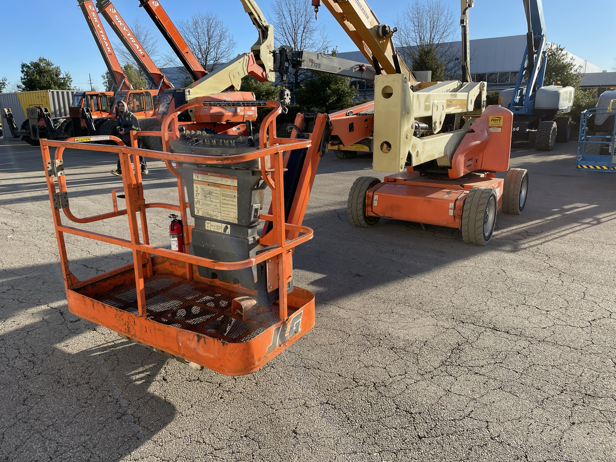 2015 JLG E450AJ