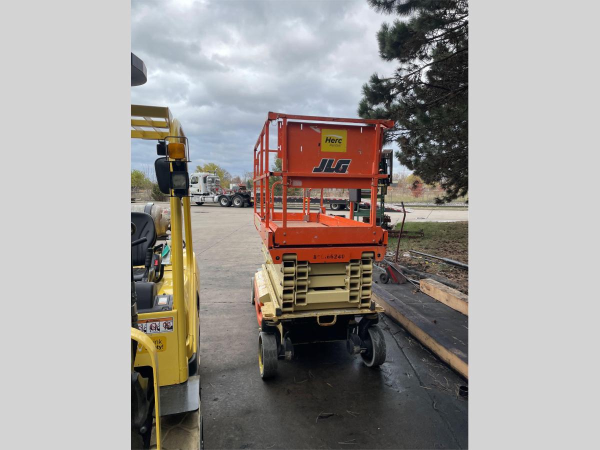 2017 JLG 3246ES