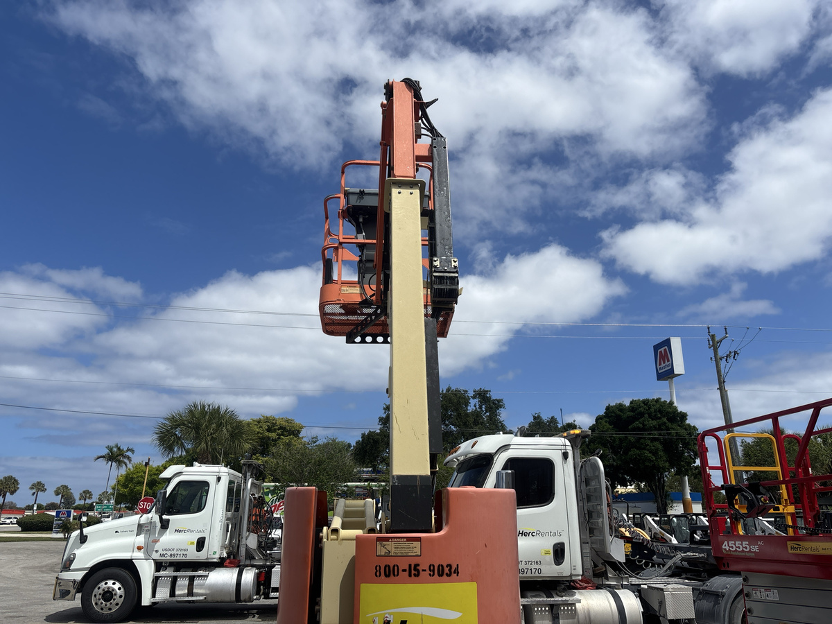 2017 JLG E300AJP-6