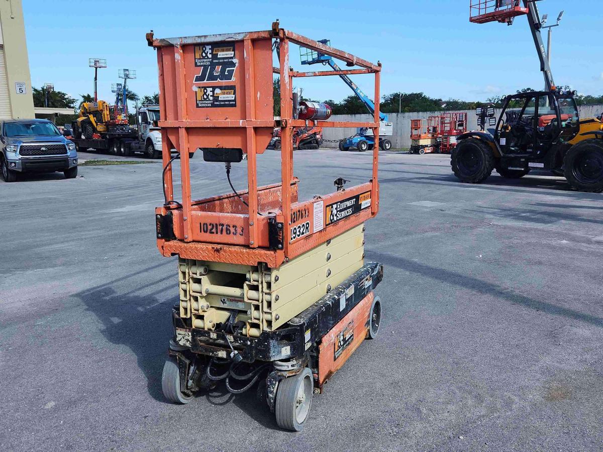 2017 JLG 1932R