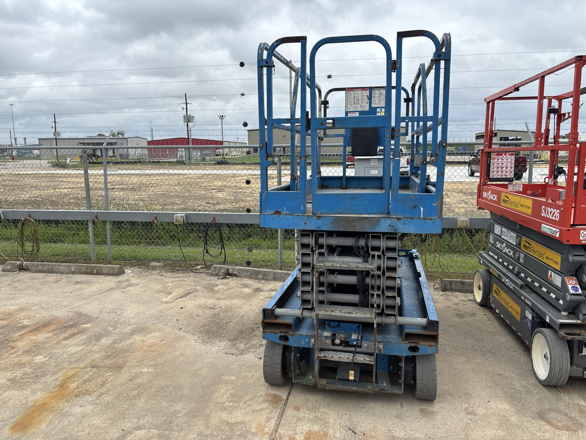 2017 Genie GS-3246-2