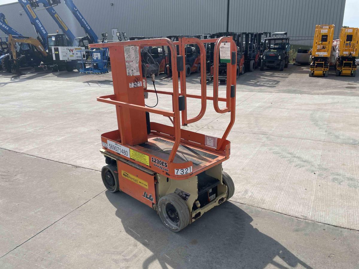 2013 JLG 1230ES