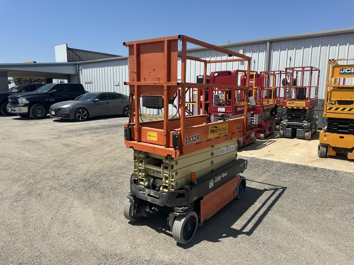 2017 JLG 1932R-5