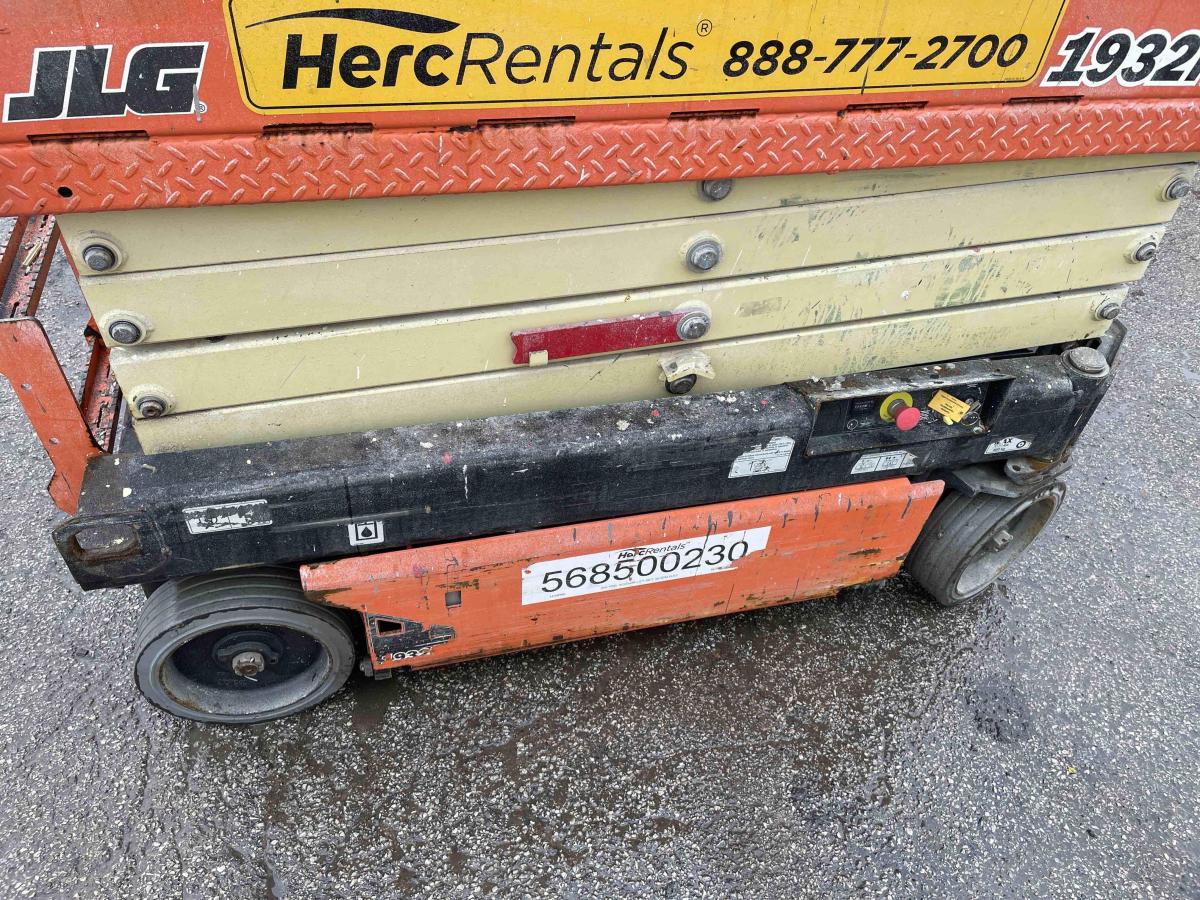 2018 JLG 1932R