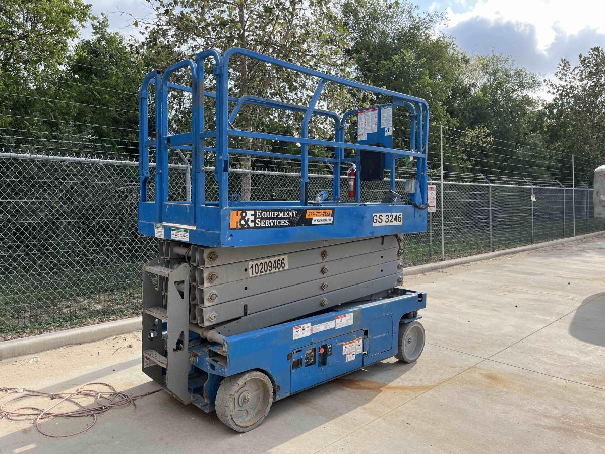 2017 Genie GS-3246-2
