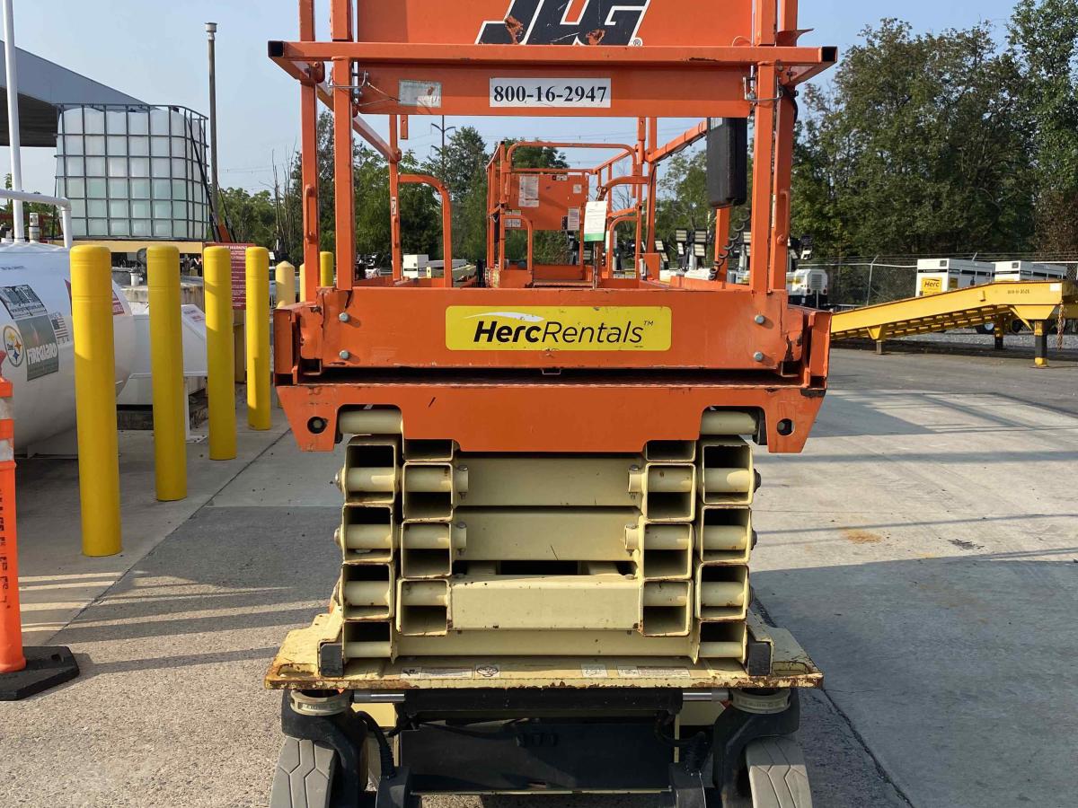 2017 JLG 3246ES