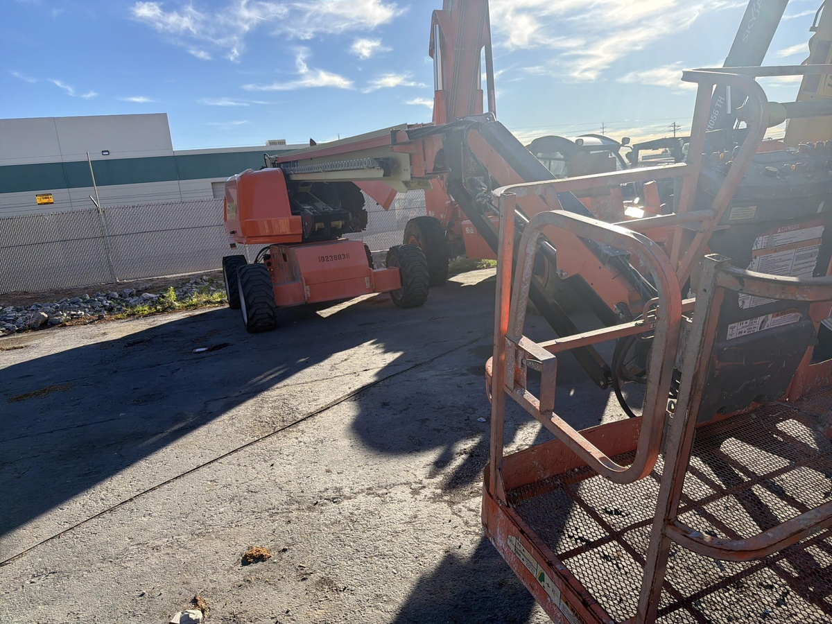 2018 JLG 660SJ