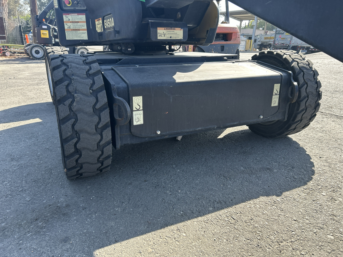 2016 JLG E450A-7