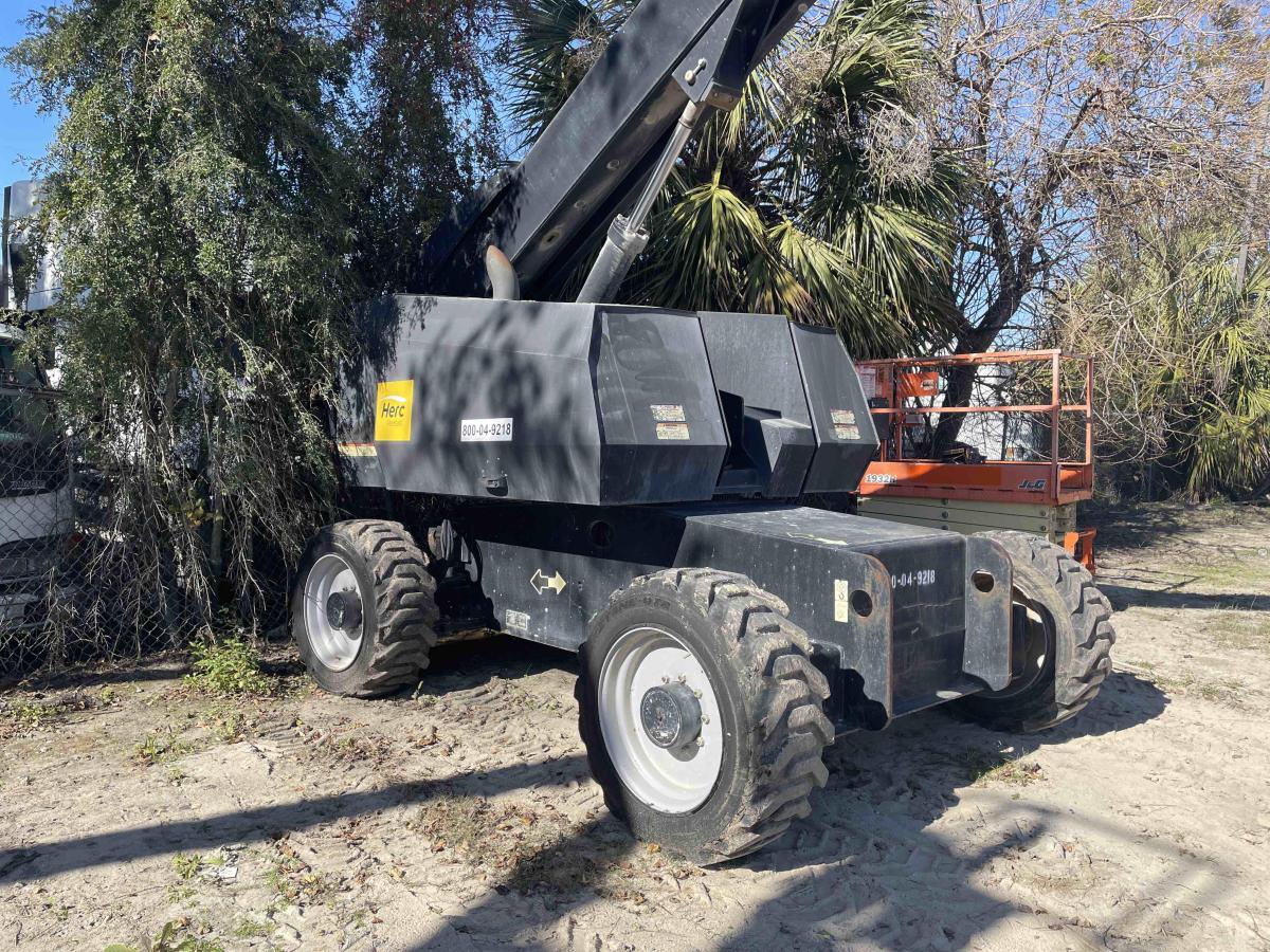 2015 JLG 600S