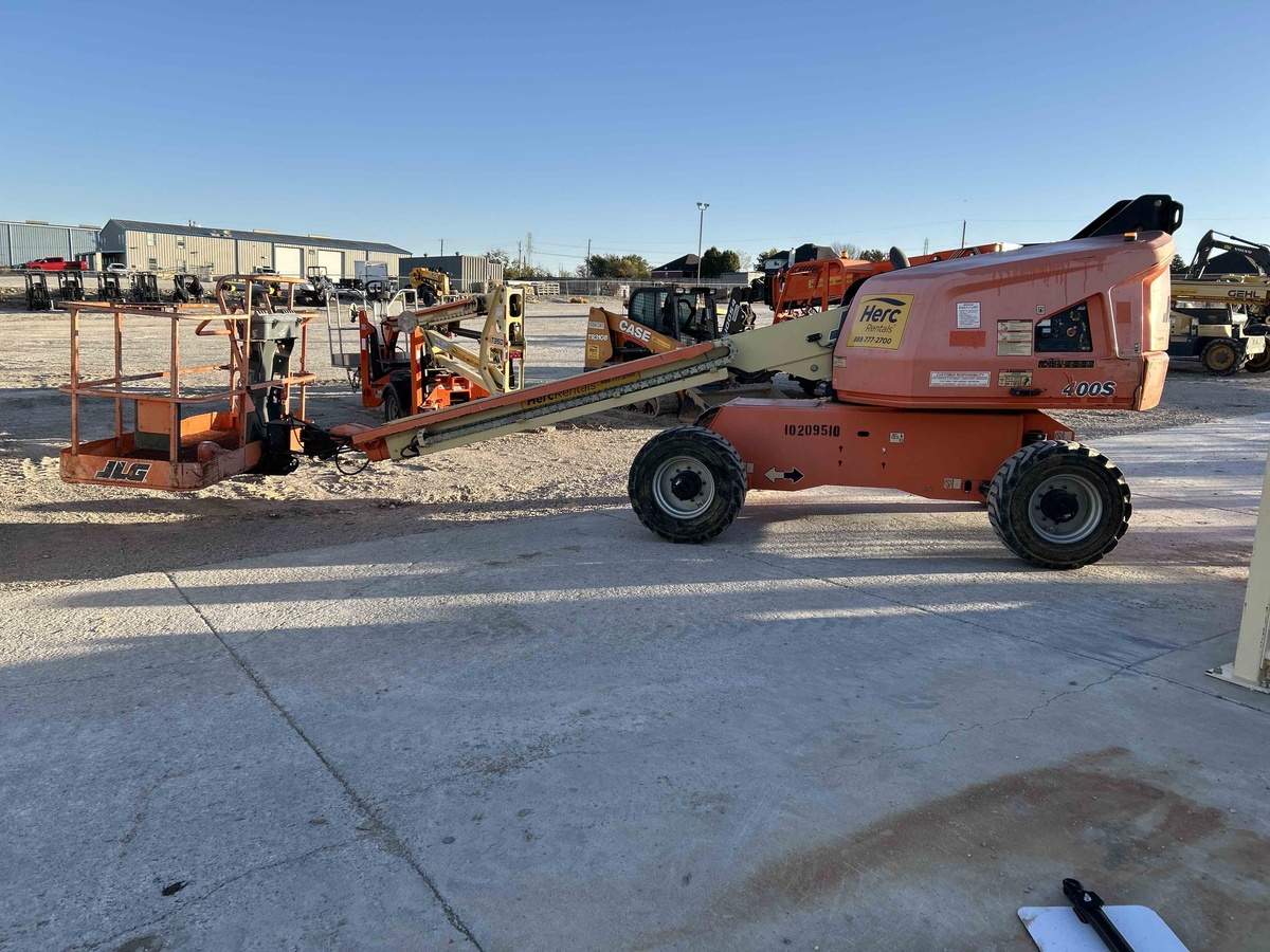 2017 JLG 400S-4
