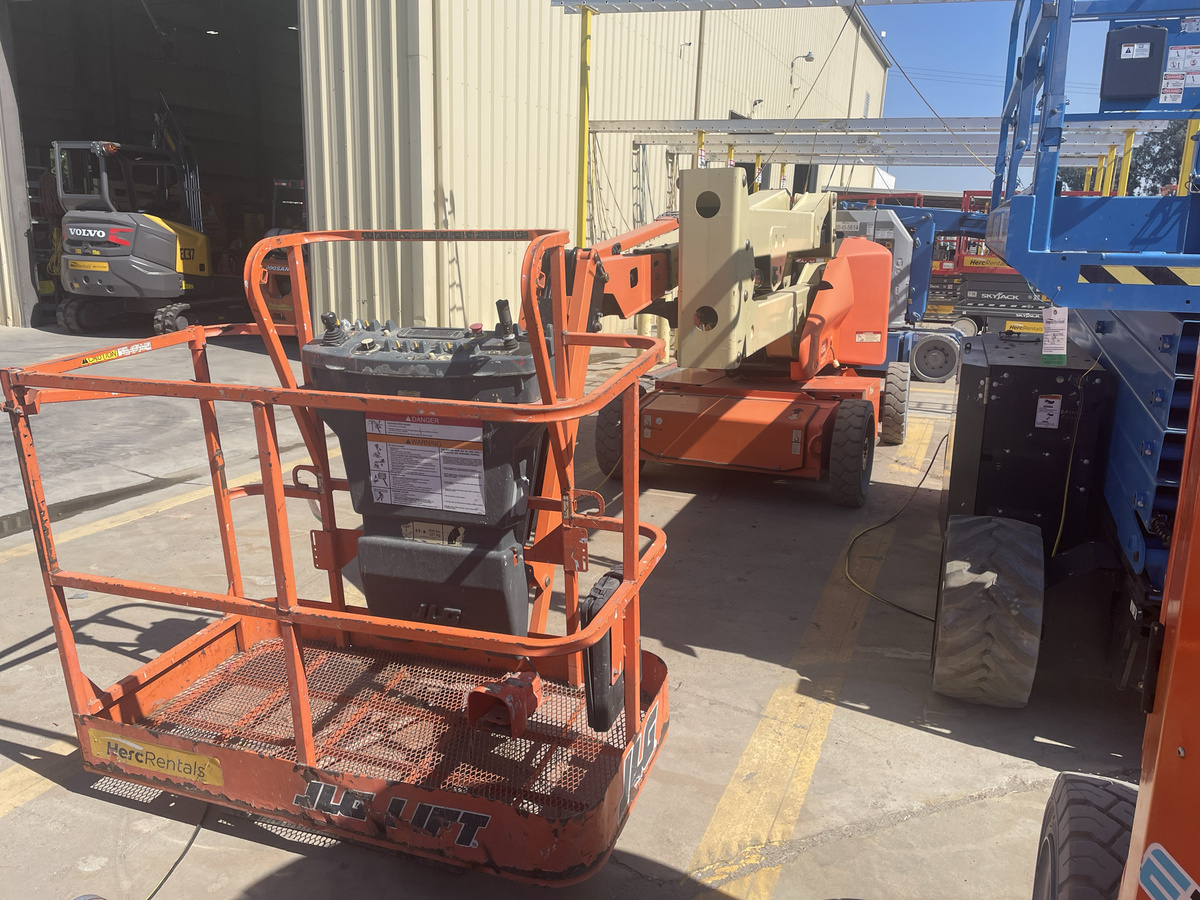 2018 JLG E450AJ-3
