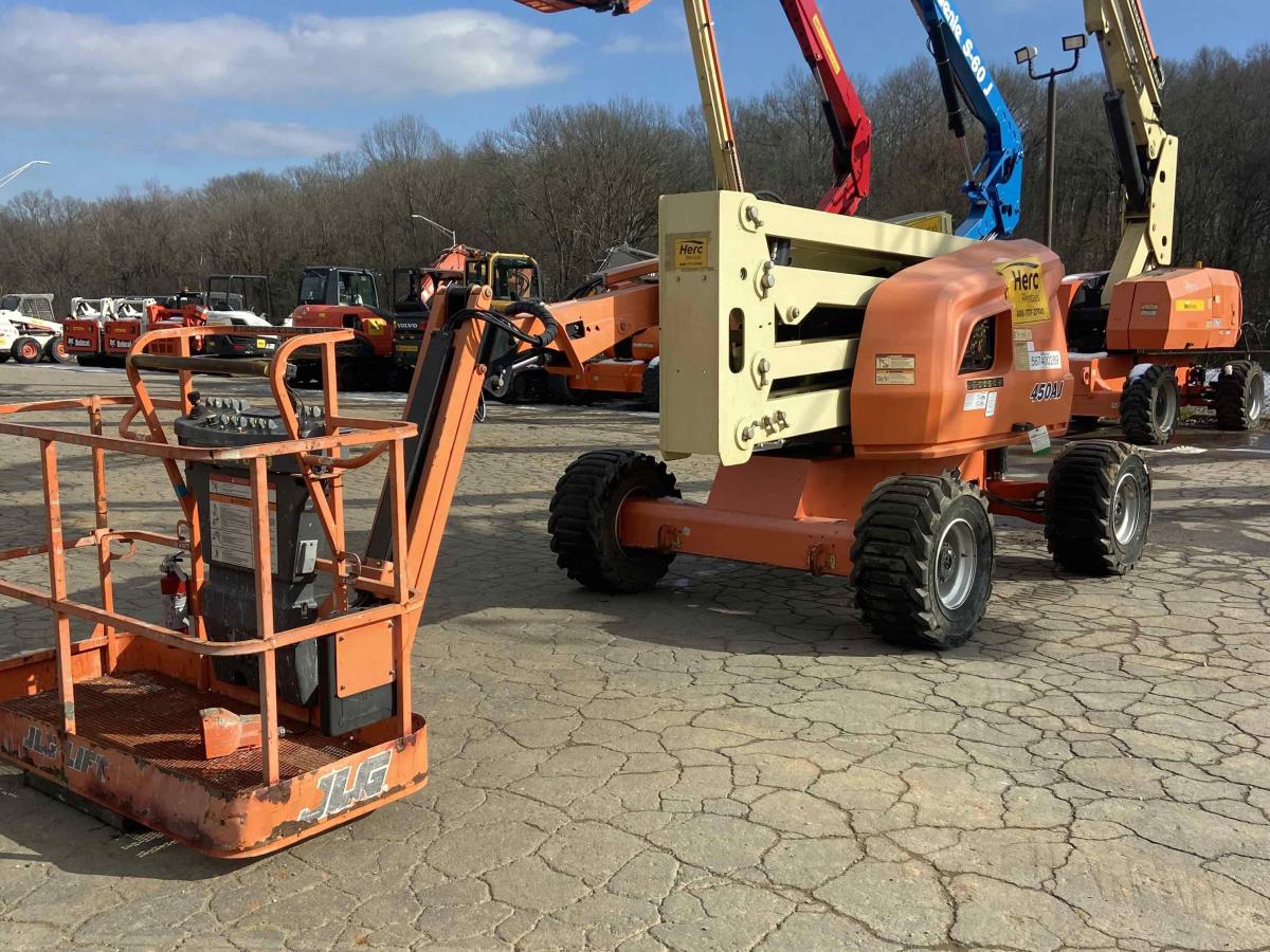 2017 JLG 450AJ