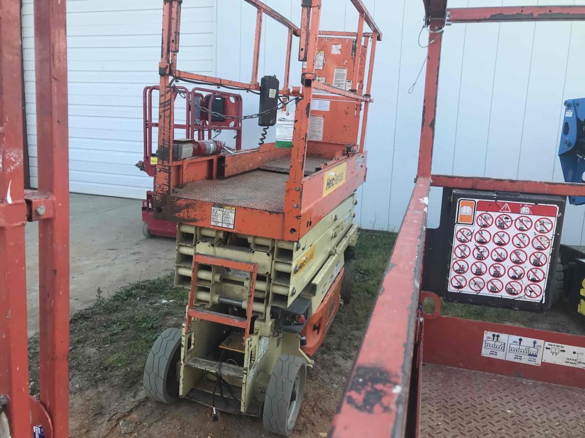 2017 JLG 2632ES