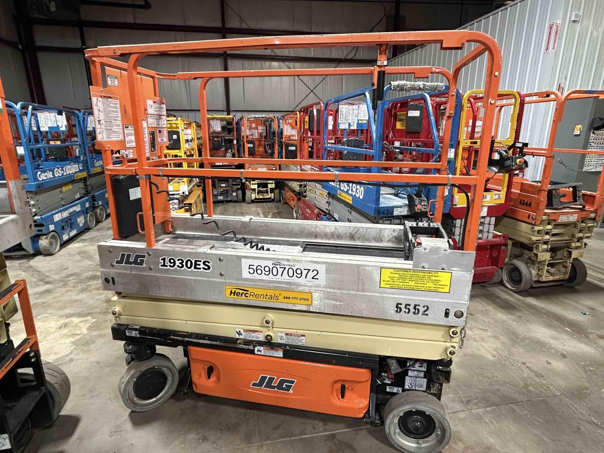 2014 JLG 1930ES