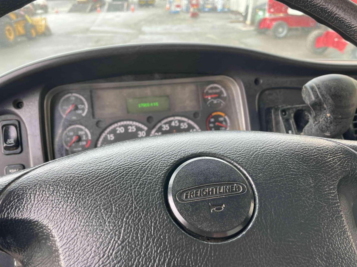 2018 Freightliner M2106