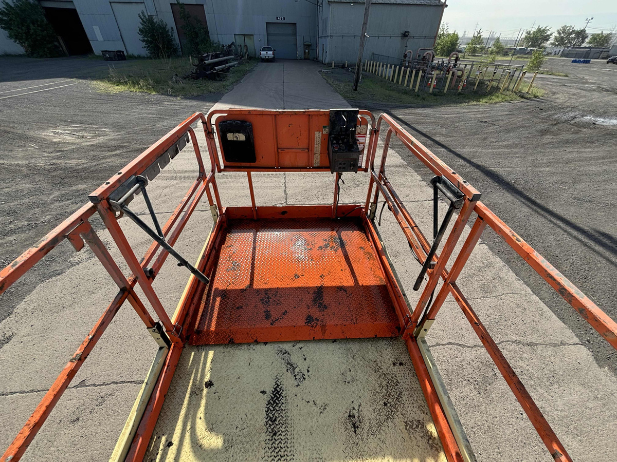 2017 JLG 260MRT-6