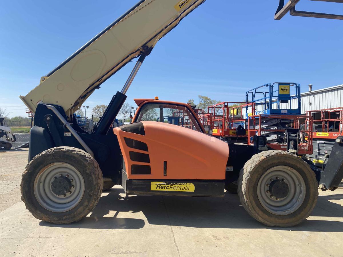2016 JLG 1255