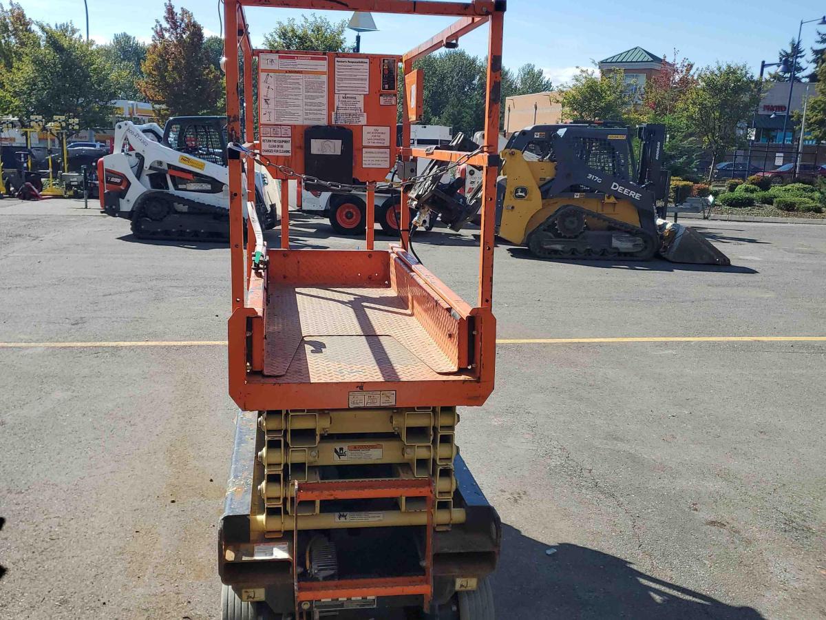 2017 JLG 1932R