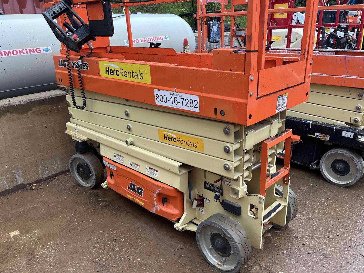 2017 JLG 2632ES