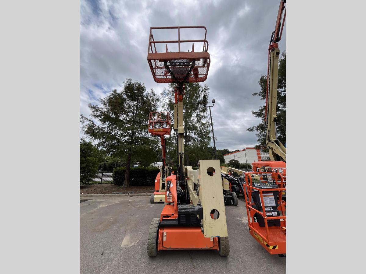 2015 JLG E450AJ