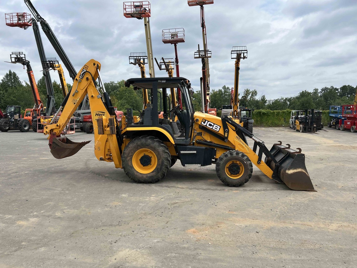 2022 JCB 3CX-2