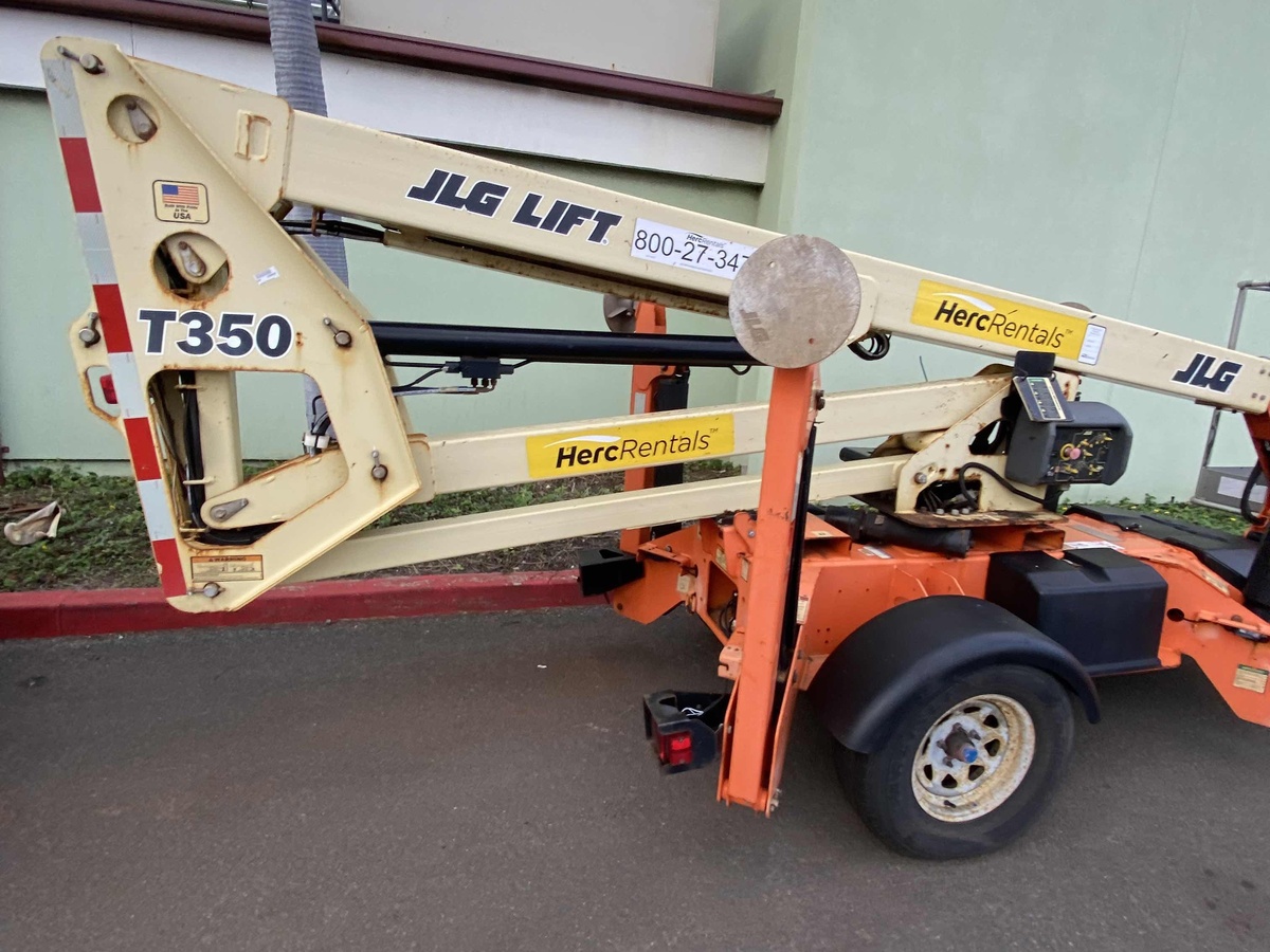2019 JLG T350-8