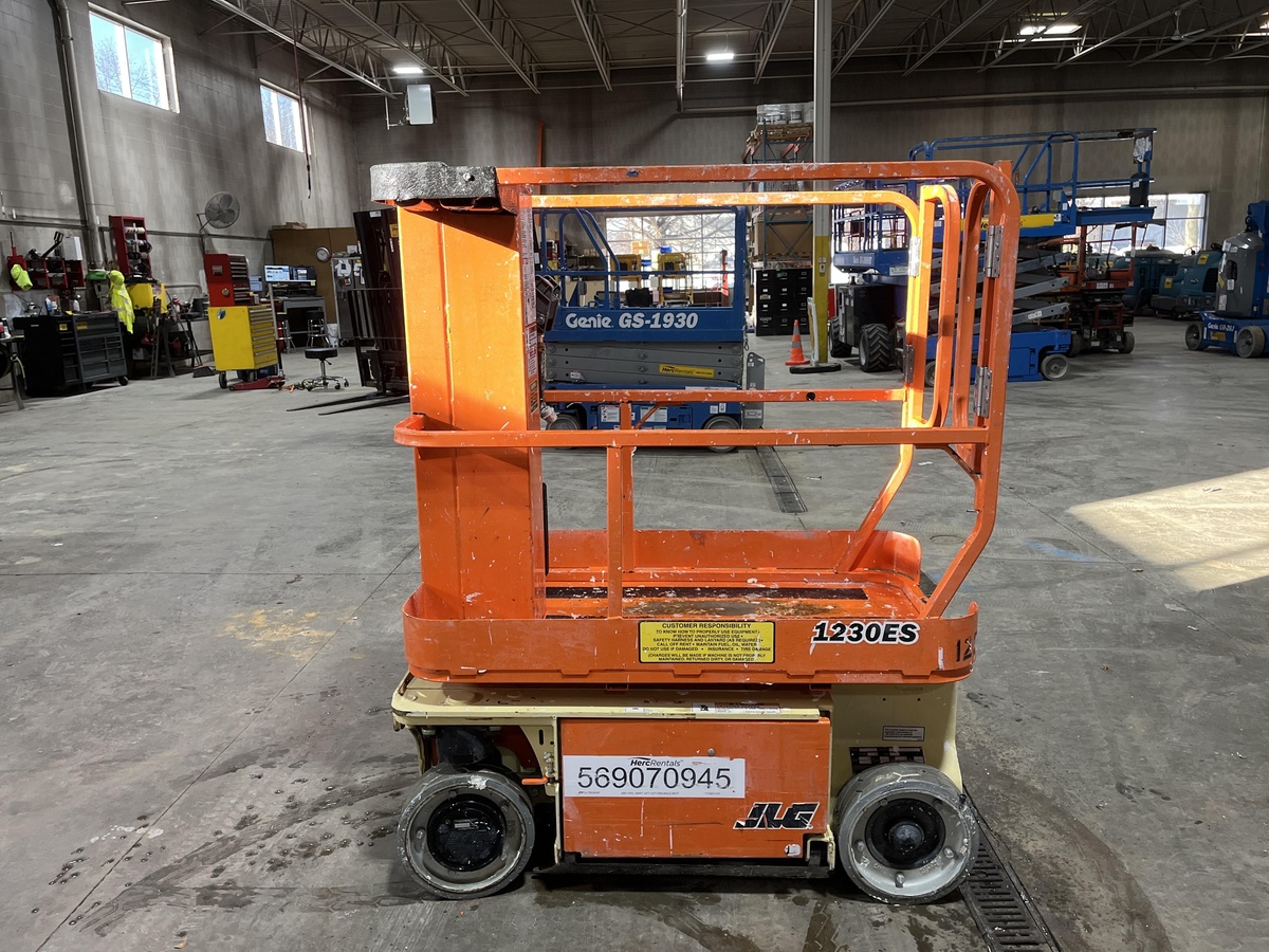 2017 JLG 1230ES-3