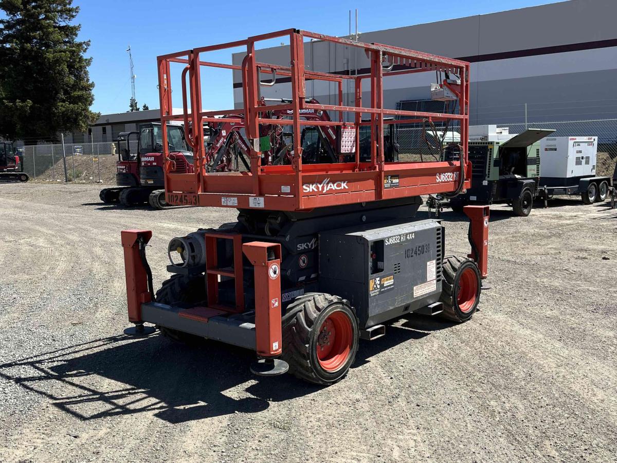 2018 Skyjack SJ-6832RT