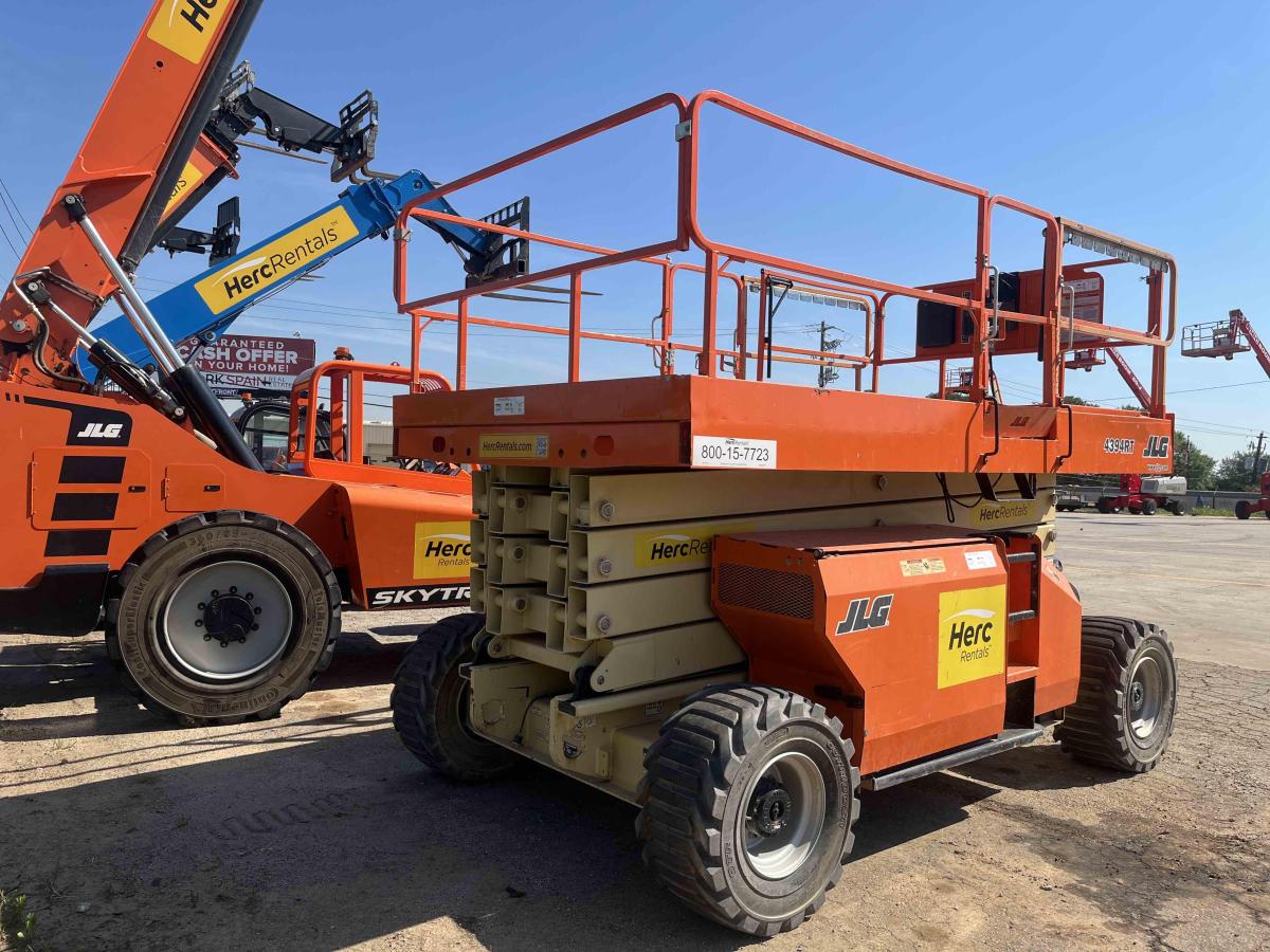 2017 JLG 4394RT