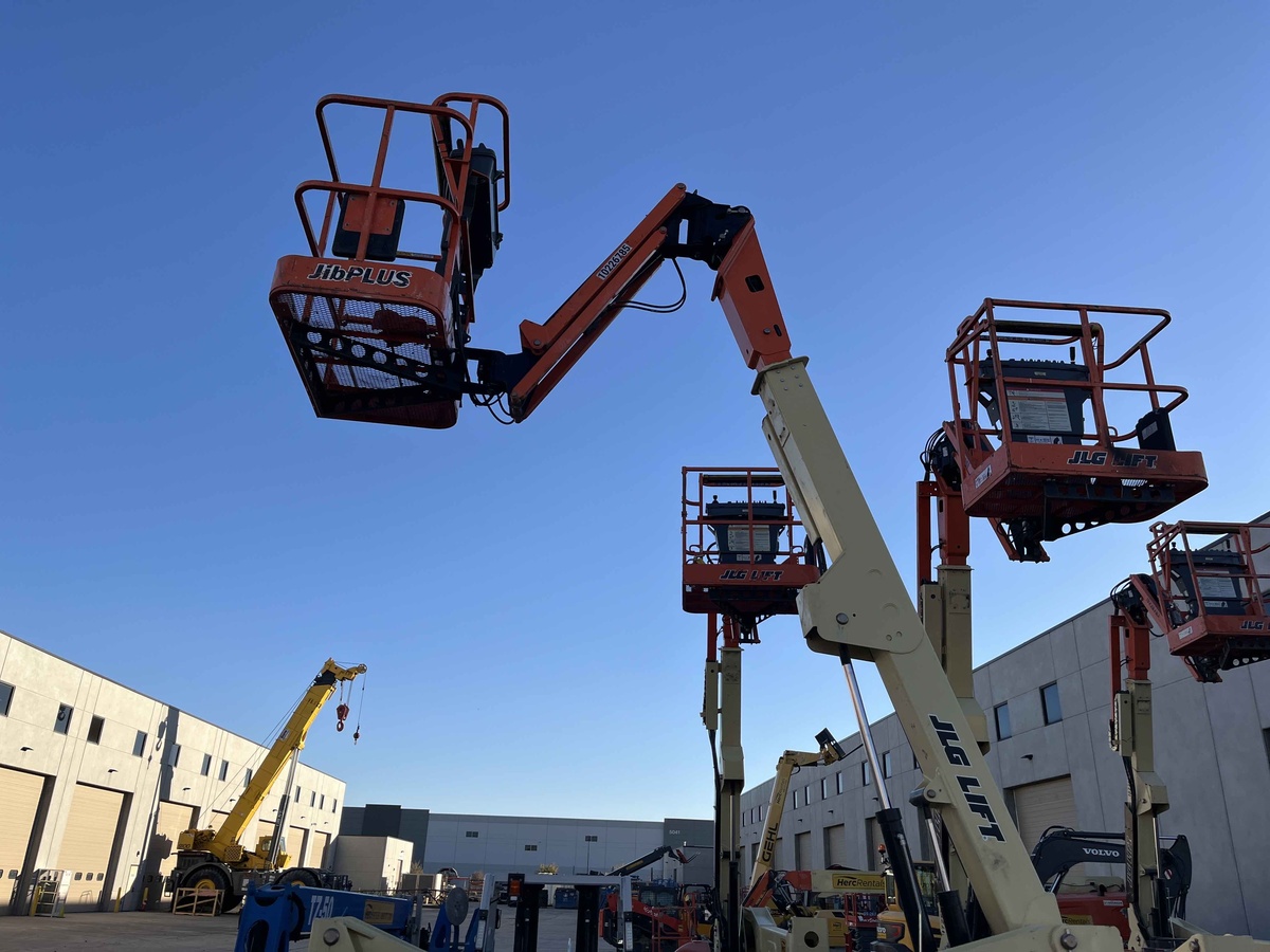 2017 JLG E400AJPN-7