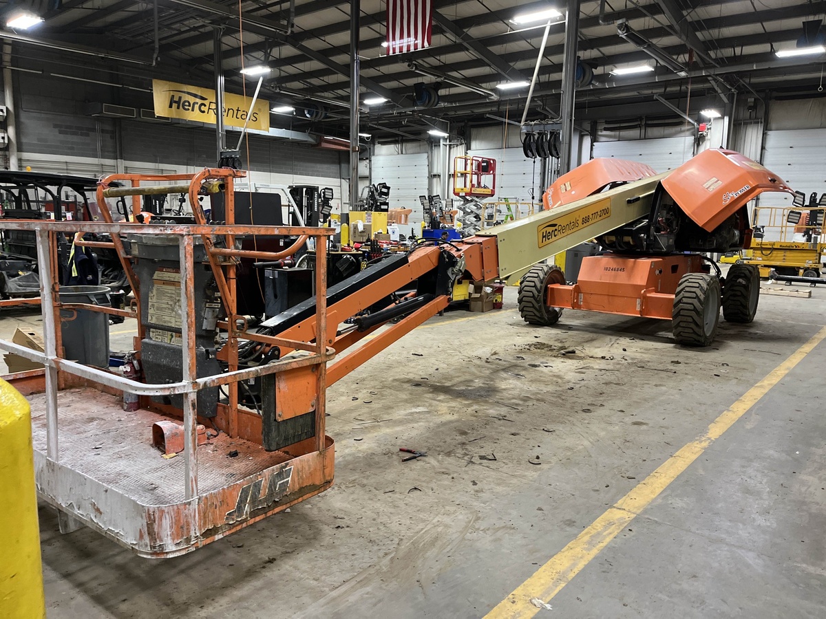2018 JLG 660SJ-1