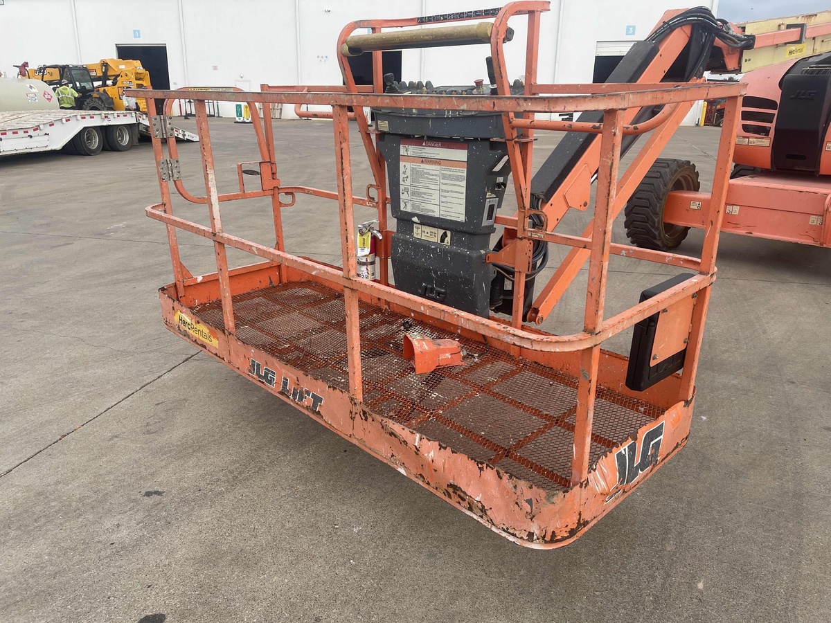 2018 JLG 600AJ-4