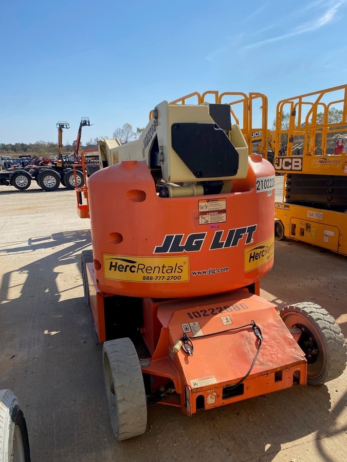 2017 JLG E400AJPN-2