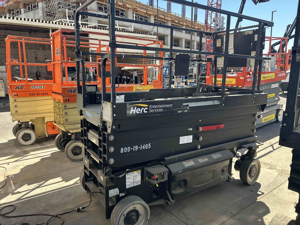 2017 JLG 3246ES-3