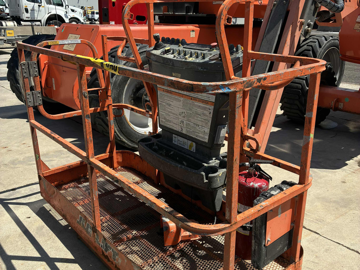 2017 JLG 450AJ-9