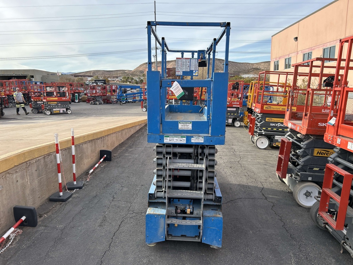 2017 Genie GS-3232-5