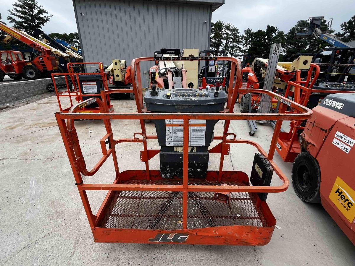 2016 JLG E450AJ