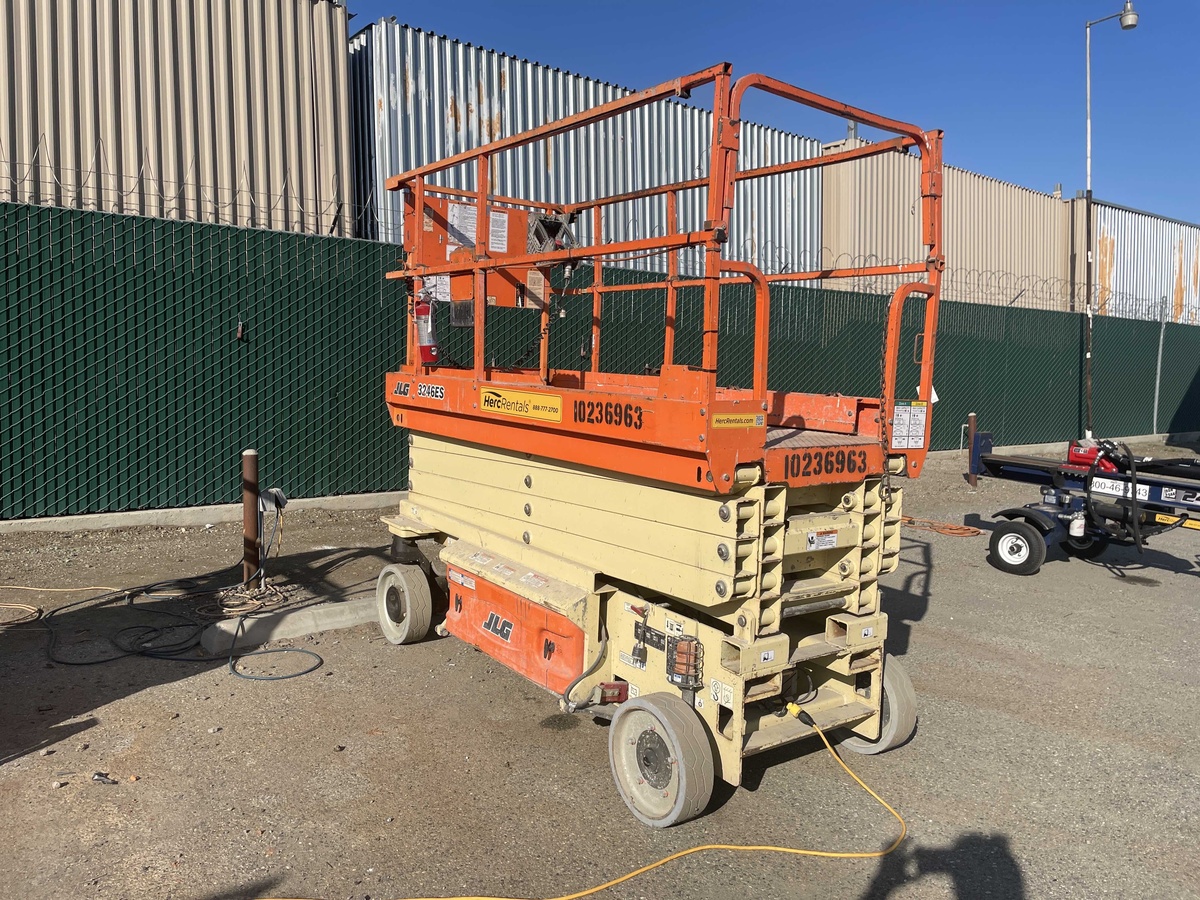 2018 JLG 3246ES