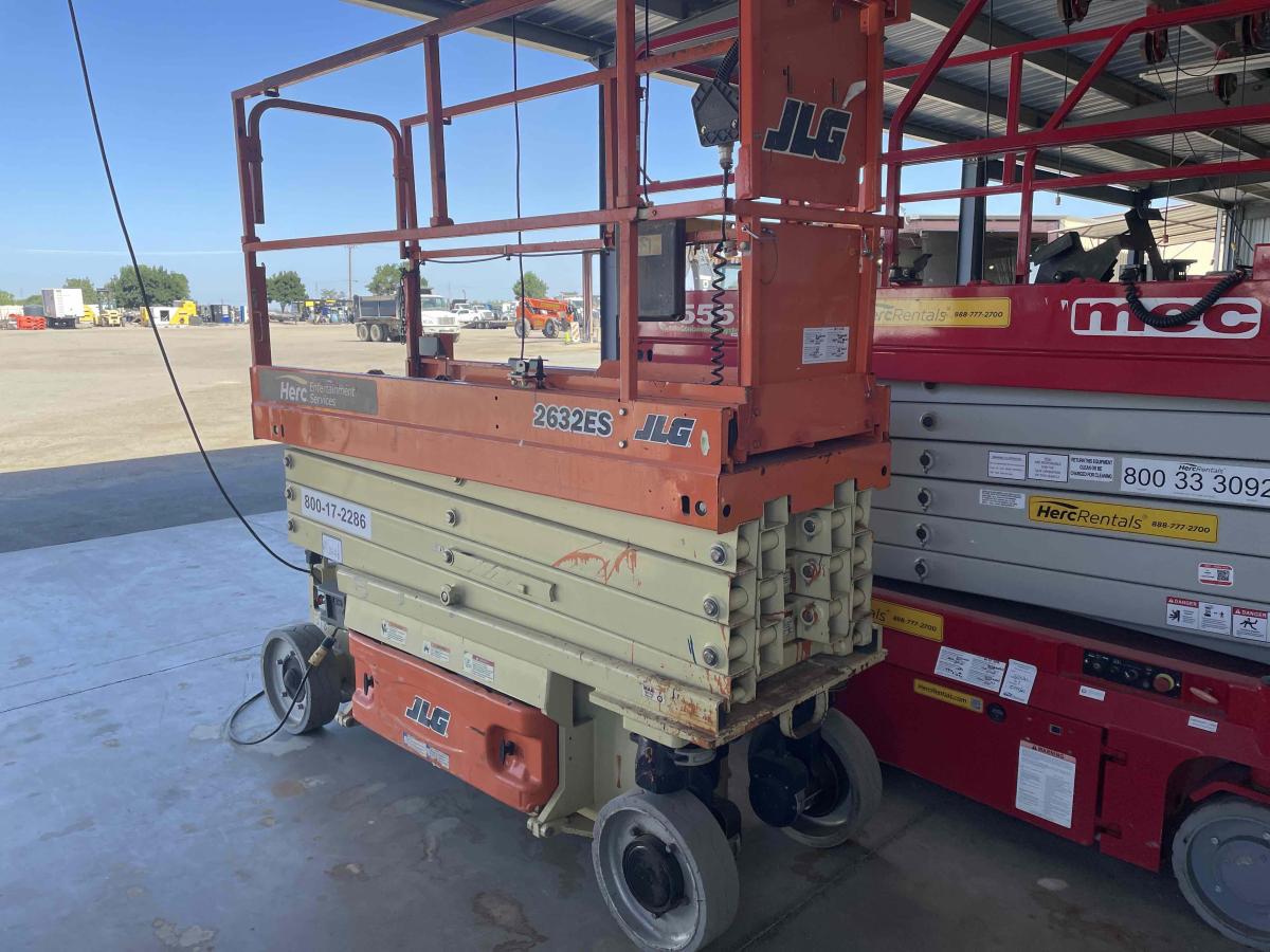2017 JLG 2632ES