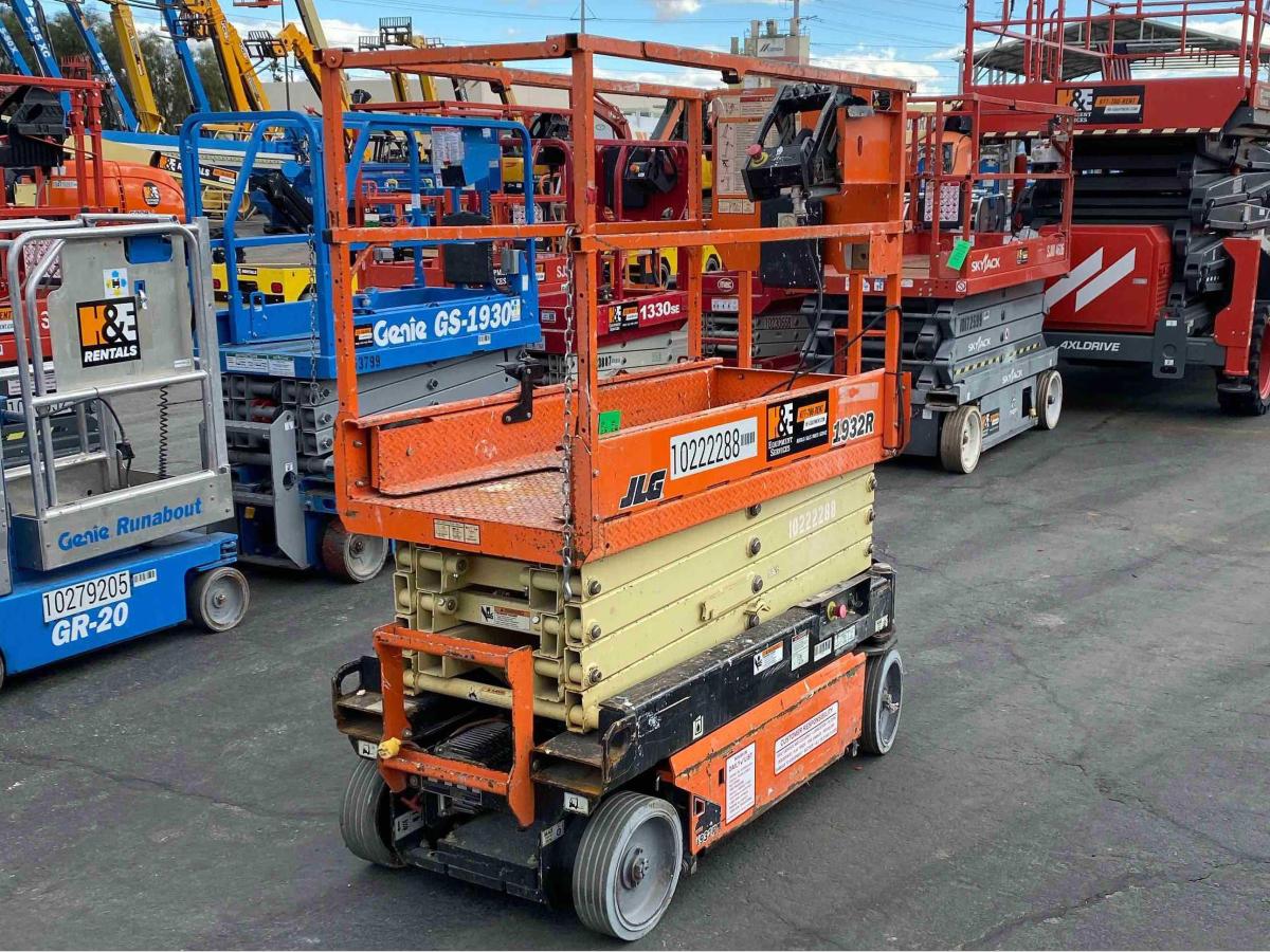 2017 JLG 1932R