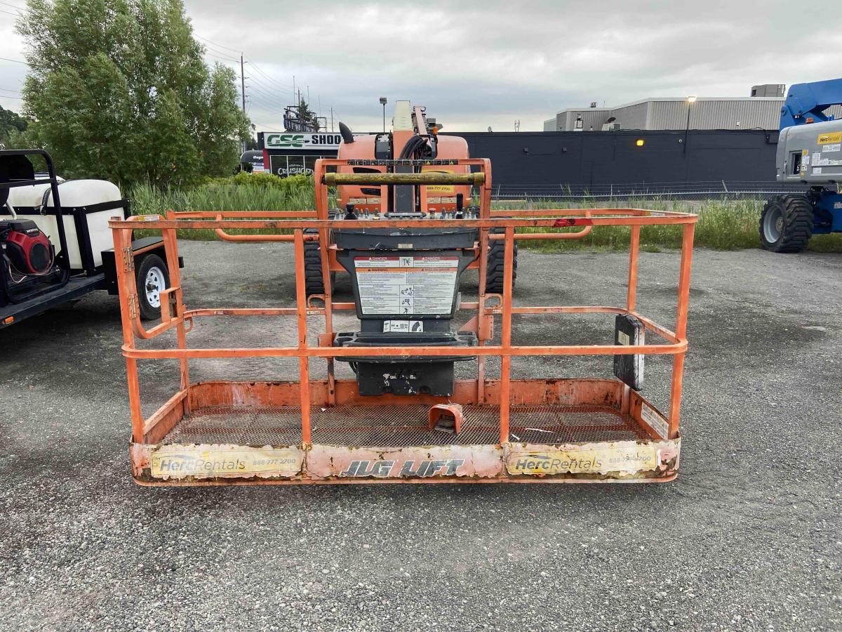 2017 JLG 600AJ-4
