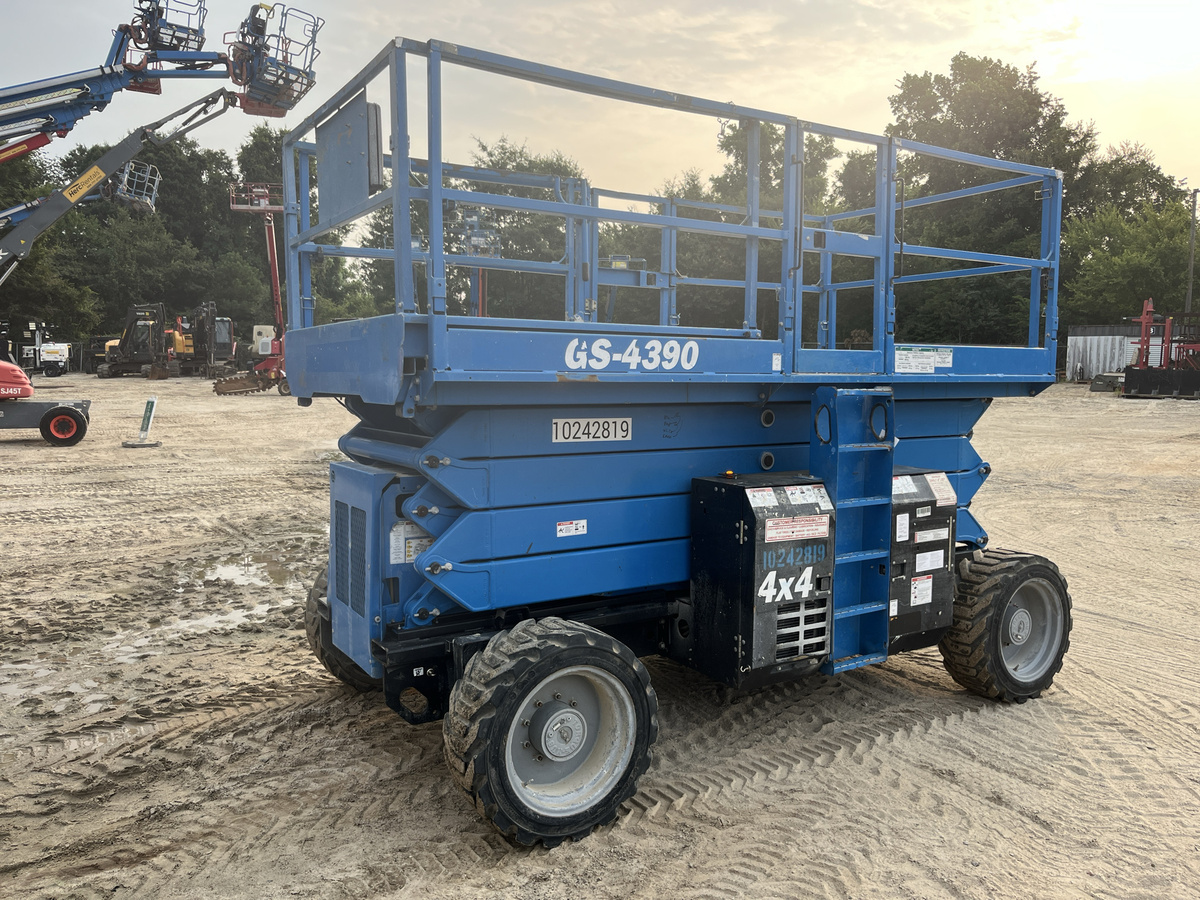 2017 Genie GS-4390 RT-3