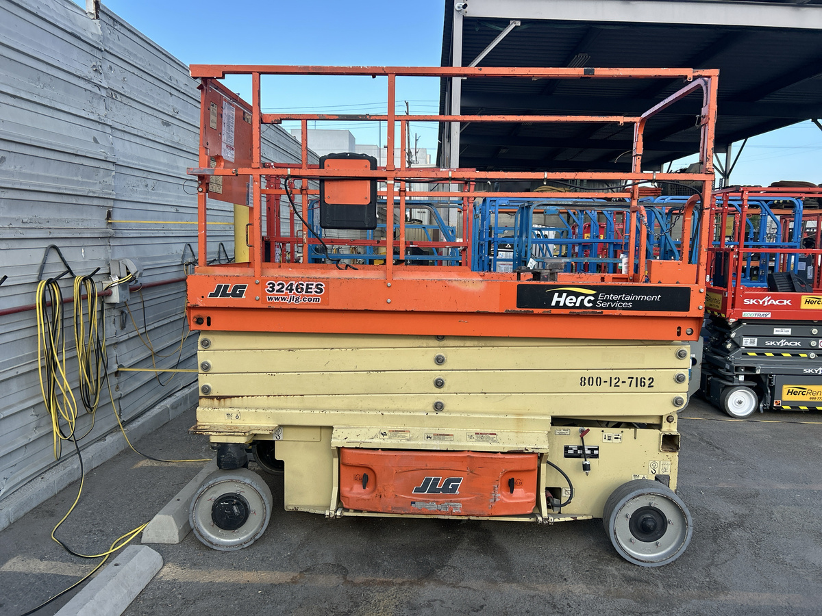 2016 JLG 3246ES-10
