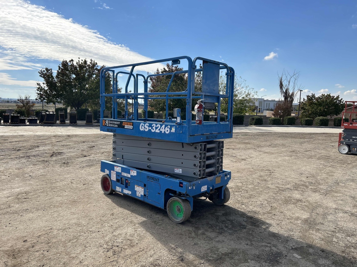 2018 Genie GS-3246