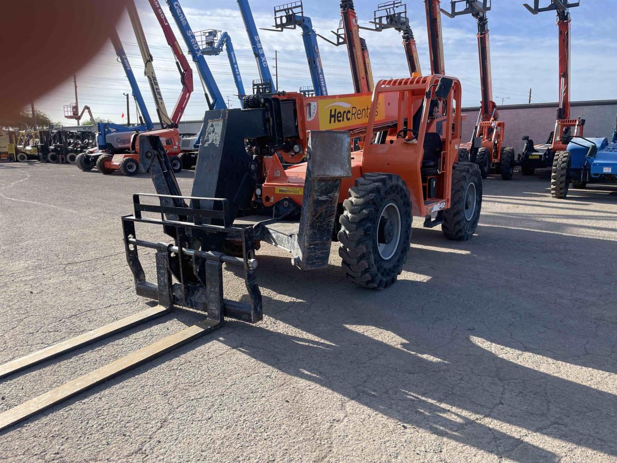 2019 SkyTrak 10042