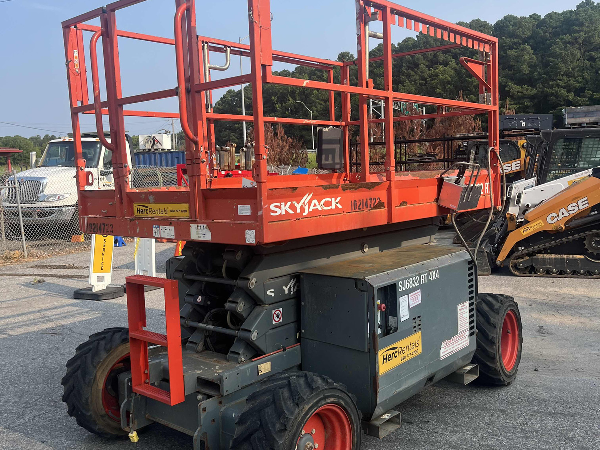 2017 Skyjack SJ-6832RT-2