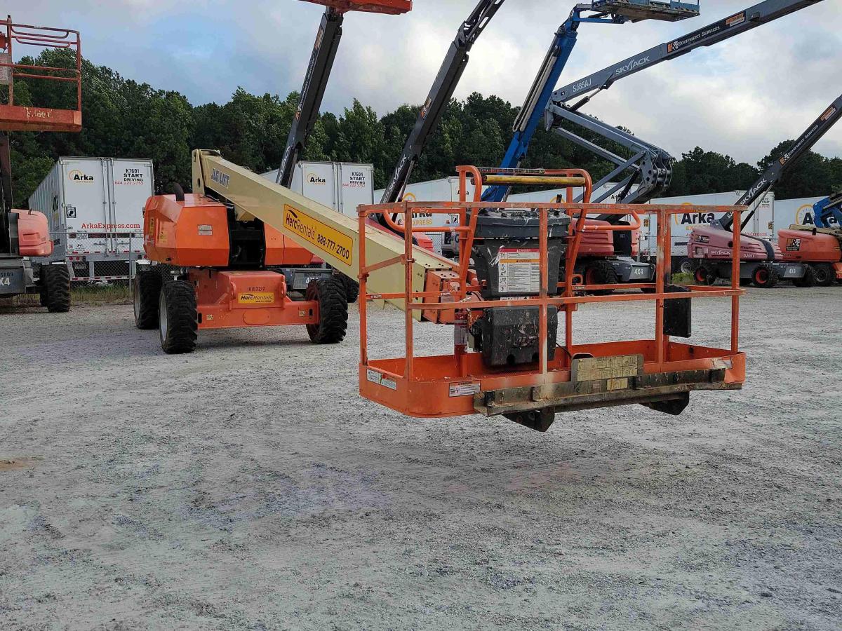 2016 JLG 800S-2