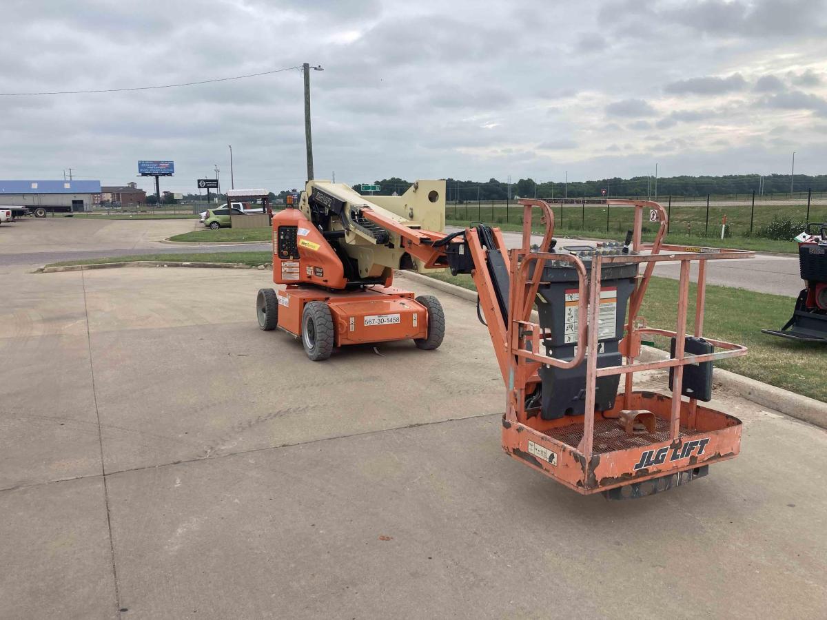 2016 JLG E400AJPN