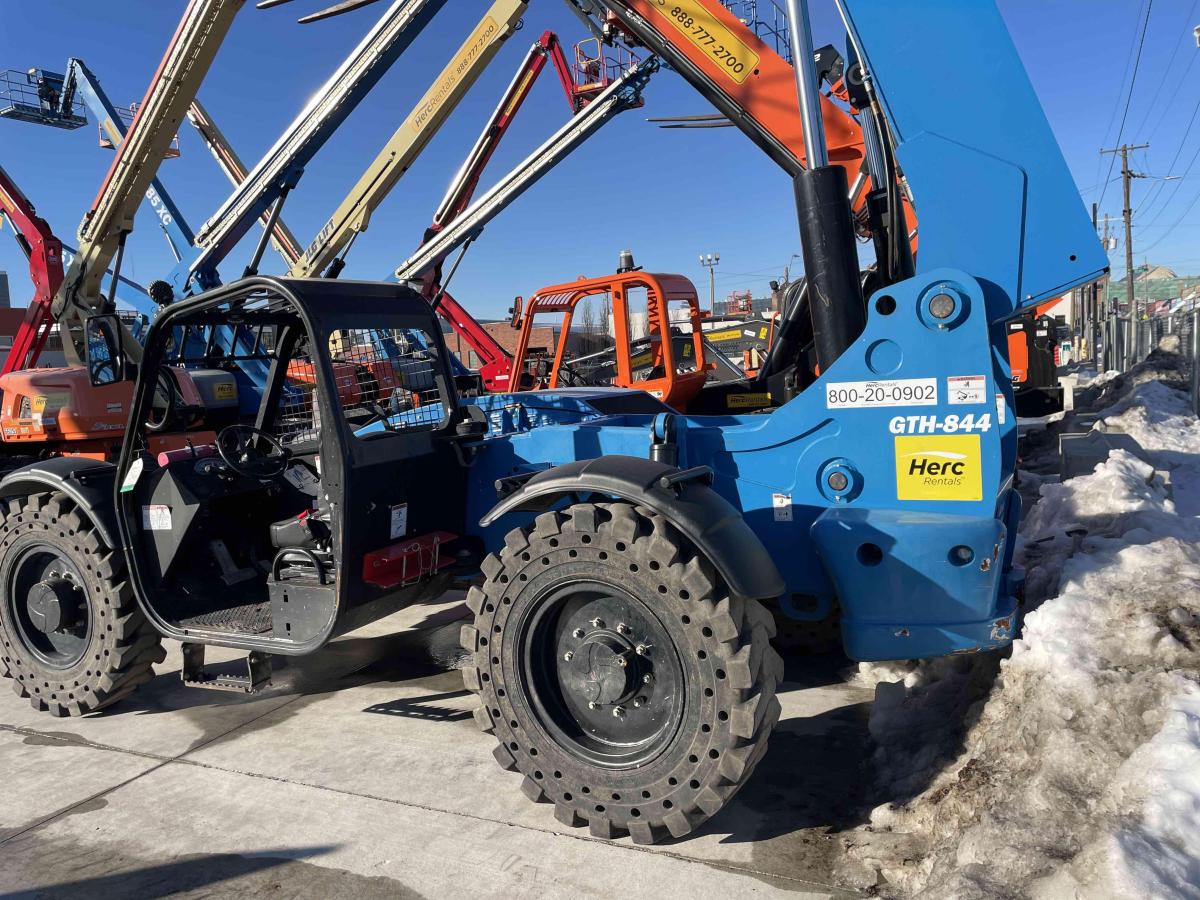 2018 Genie GTH 844