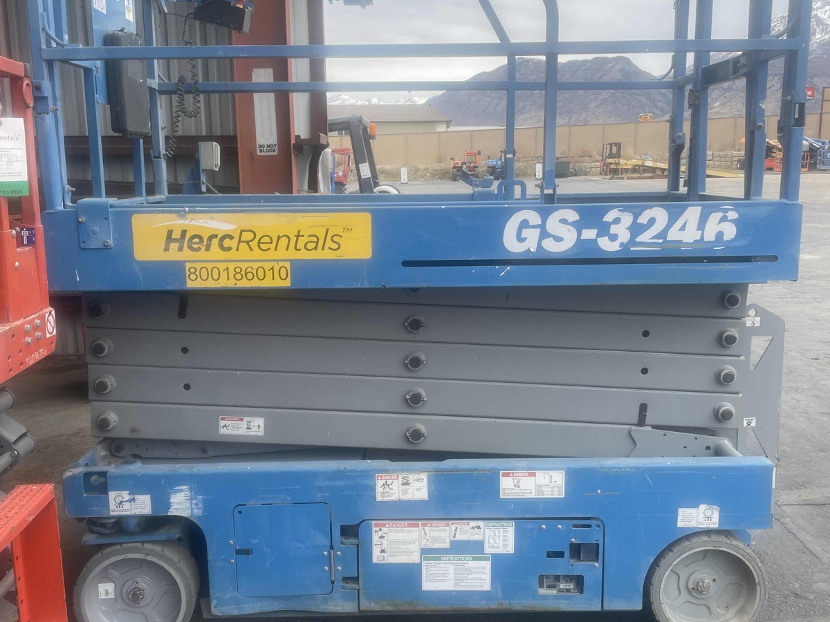 2017 Genie GS-3246